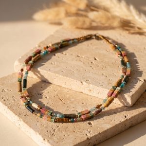 Halsband med kristaller i bohemisk stil