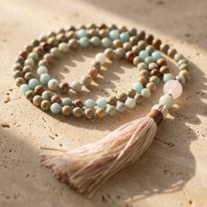 Malahalsband med jaspis, amazonit och rosenkvarts